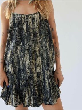 Urban Outfitters Camille Abstract Mini Dress Size Medium